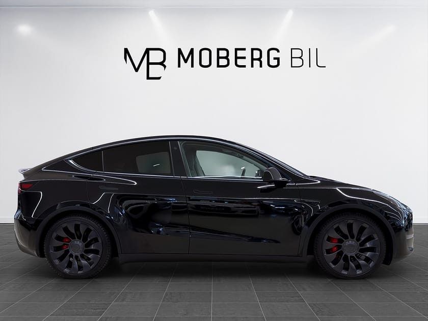 Bild 4 av Tesla Model Y Performance 534hk Pano Läder Drag B-Kamera