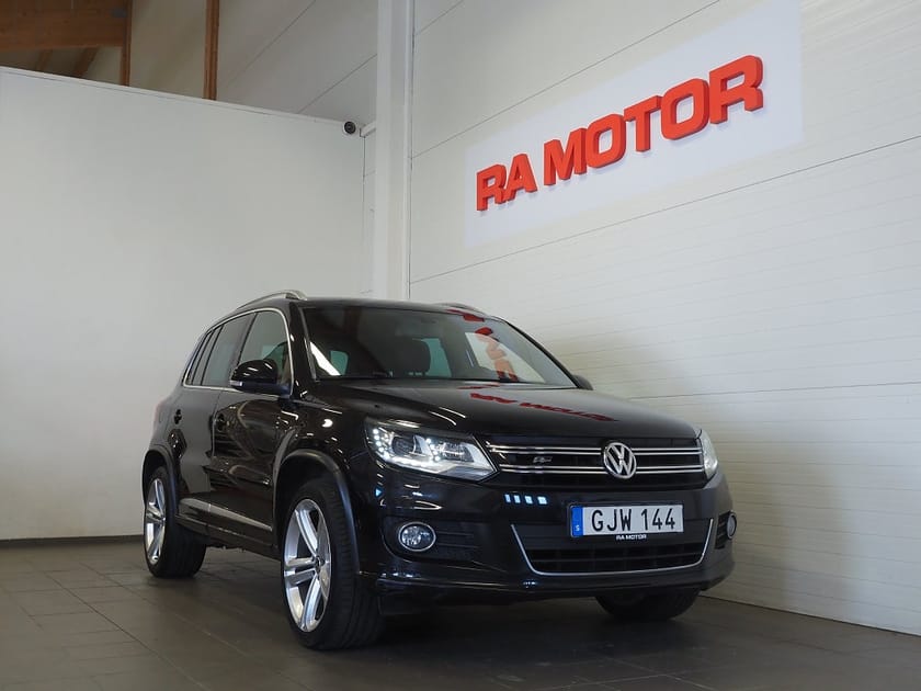 Bild 1 av Volkswagen Tiguan 2.0 TDI 4Motion R-Line Pluspaket Pano Skinn Drag D-Värm