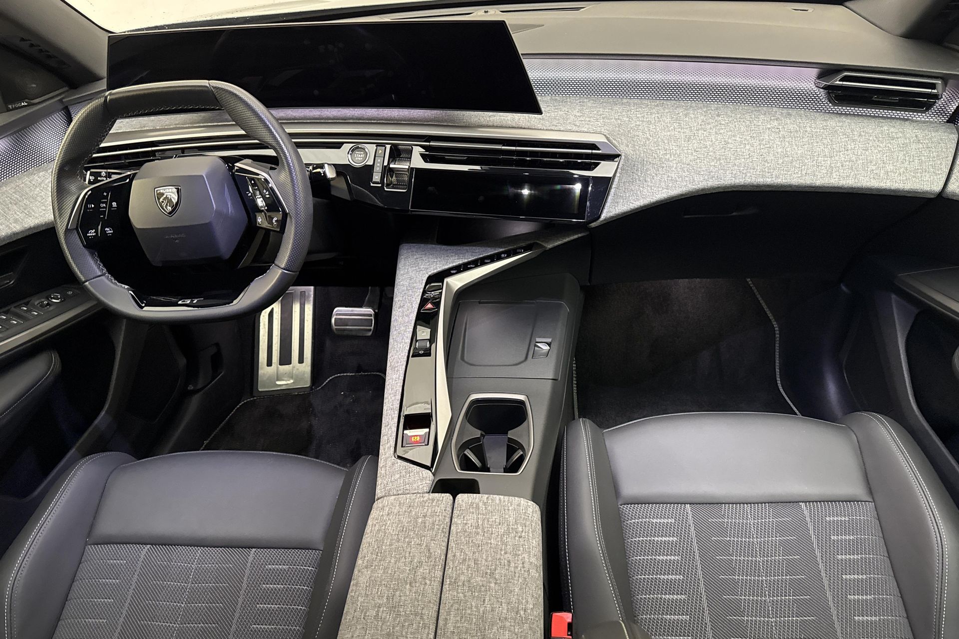 Peugeot 3008 Hybrid 145 2025, photo 7/10