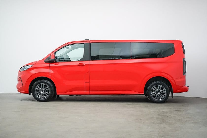 Bild 3 av Ford Tourneo Custom 320 / 9-Sits / 170hk / Moms / Drag