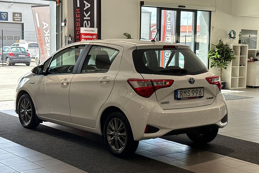 Bild 3 av Toyota Yaris Hybrid e-CVT1 101 hk Active/B-kamera/M-värmare /1 Ägare