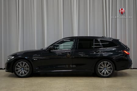 BMW 330e xDrive Touring M Sport Drag Kamera Skinn Carplay Ambient