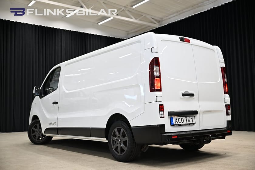 Bild 4 av Renault Trafic Skåpbil dCi 125HK L2 Inredd|Drag|Värmare|GPS|Backkamera|EnÄgare
