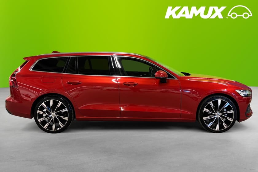 Bild 2 av Volvo V60 D3 Momentum Advanced 150hk Värmare 360° Drag BLIS HuD