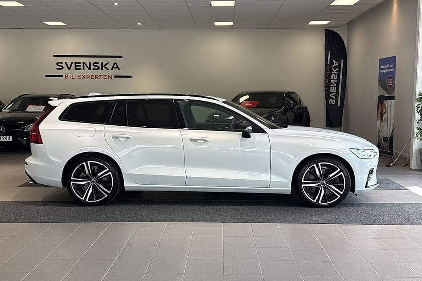 Bild 3 av Volvo V60 Recharge T8 AWD 18,8kWh 456hk R-Design/360°/Dragkrok/HK