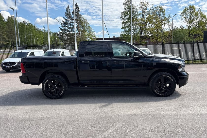 Bild 3 av RAM 1500 Crew Cab Classic 5.7 V8 HEMI 4x4 TorqueFlite Euro 6