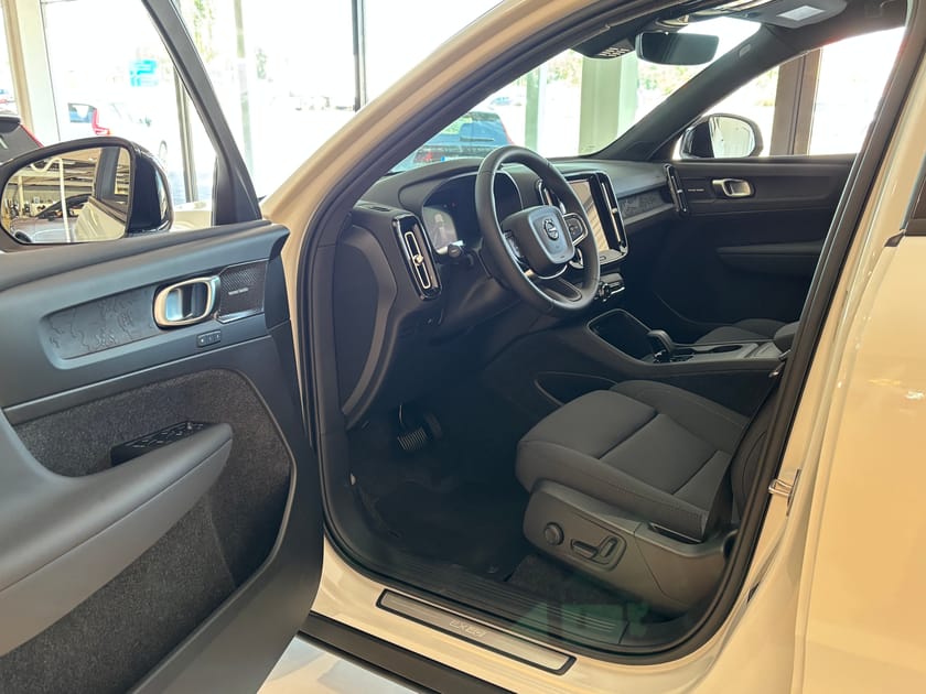 Bild 3 av Volvo EX40 Single Motor Extended Range ExtendedRange Plus SE | Omgående Leverans! |