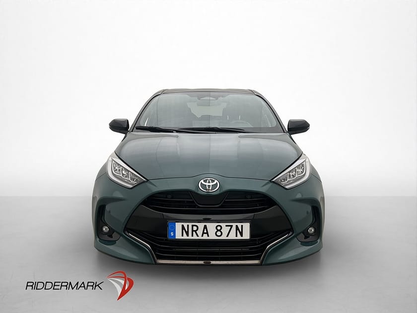 Bild 2 av Toyota Yaris Hybrid 130 130hk Cockpit B-Kamera Navi Halvskinn