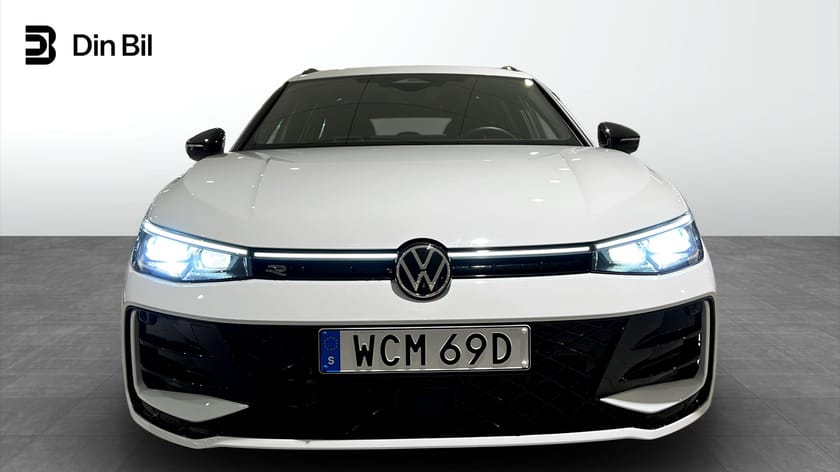 Bild 4 av Volkswagen Passat Variant eHybrid DSG R-LineBlack/Edition/Pano/&K/Drag