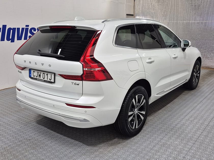 Bild 4 av Volvo XC60 T6 Recharge Core Bright plug in AWD 350HK 4x4 Panorama
