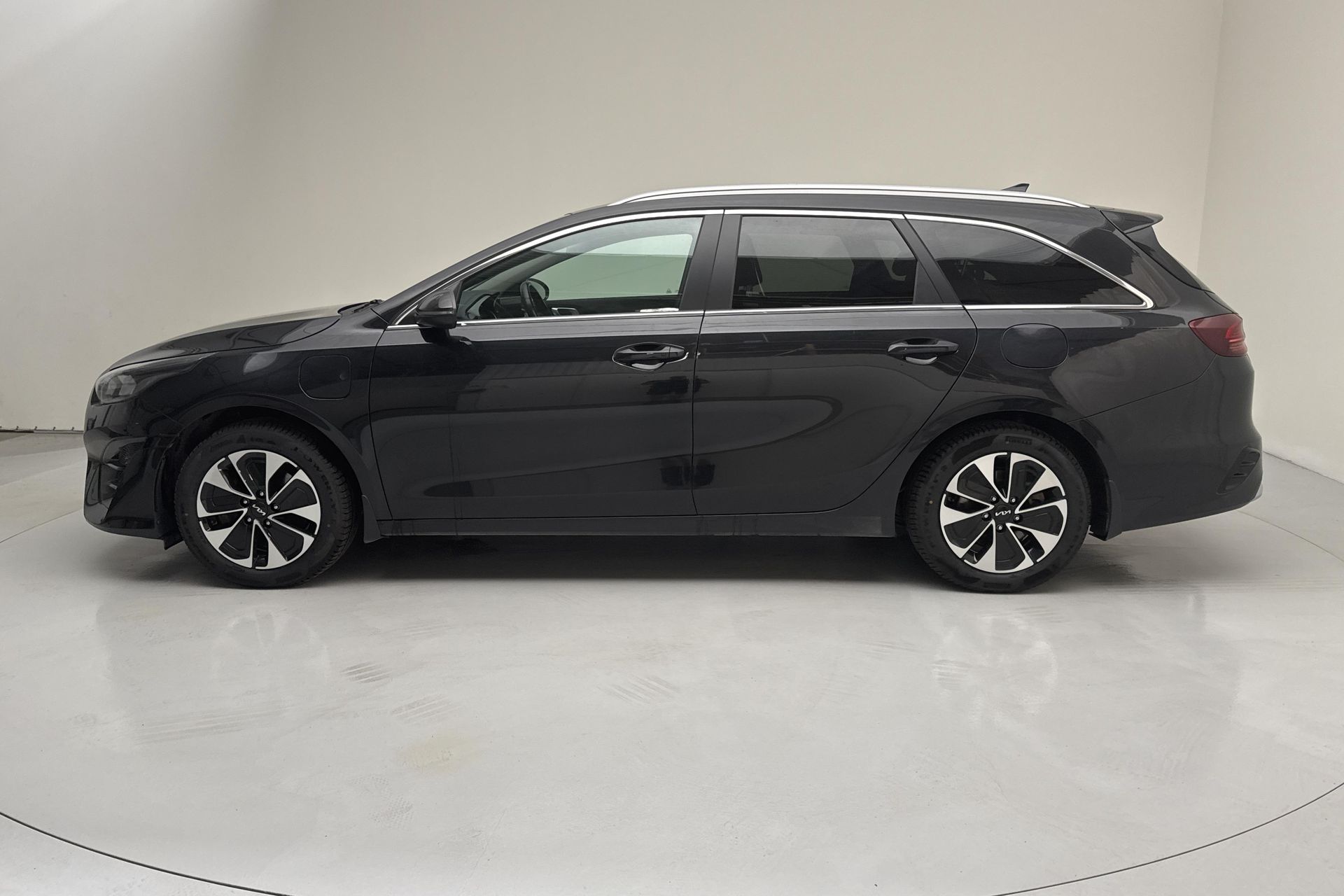 Kia Ceed Sportswagon Plug-in Hybrid 2024, bild 2/10