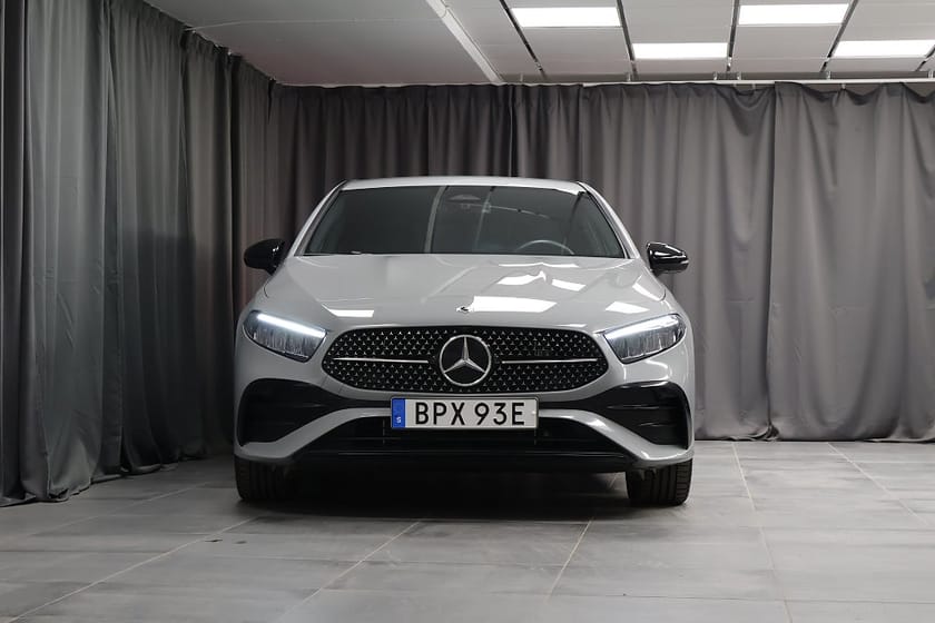 Bild 3 av Mercedes-Benz A 250 e AMG Night Edition Advanced Plus LED Lesebar