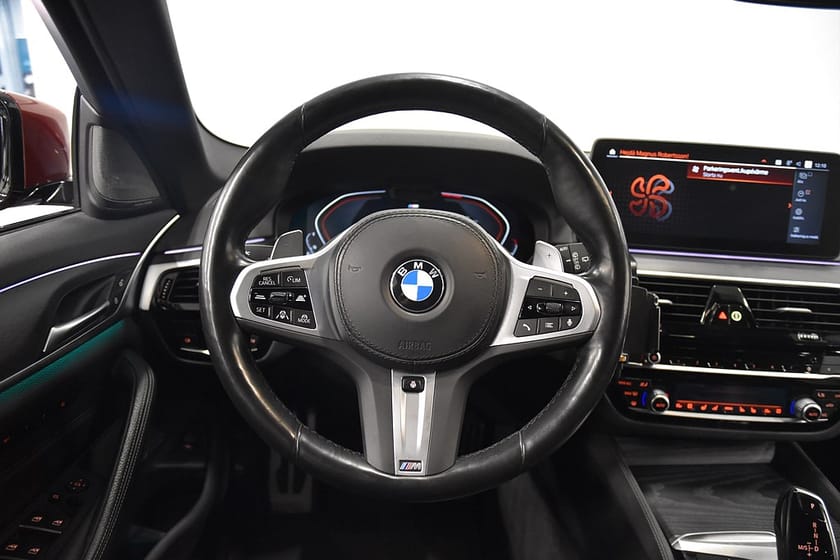 Bild 2 av BMW 520d xDrive Touring M-Sport Drag Massage Pano HUD H/K Moms