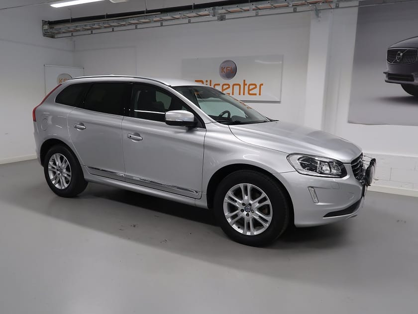 Bild 4 av Volvo XC60 D4 AWD Summum Business Edition Pro V-Däck ingår Drag-Ka