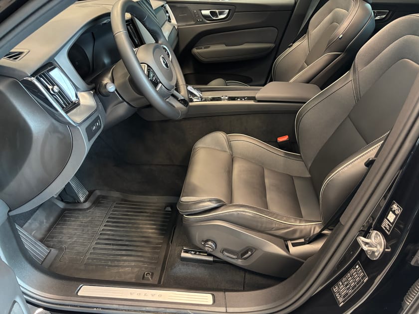 Bild 5 av Volvo XC60 T6 Plus Black Nordic Edition (V-hjul, Drag, 360)