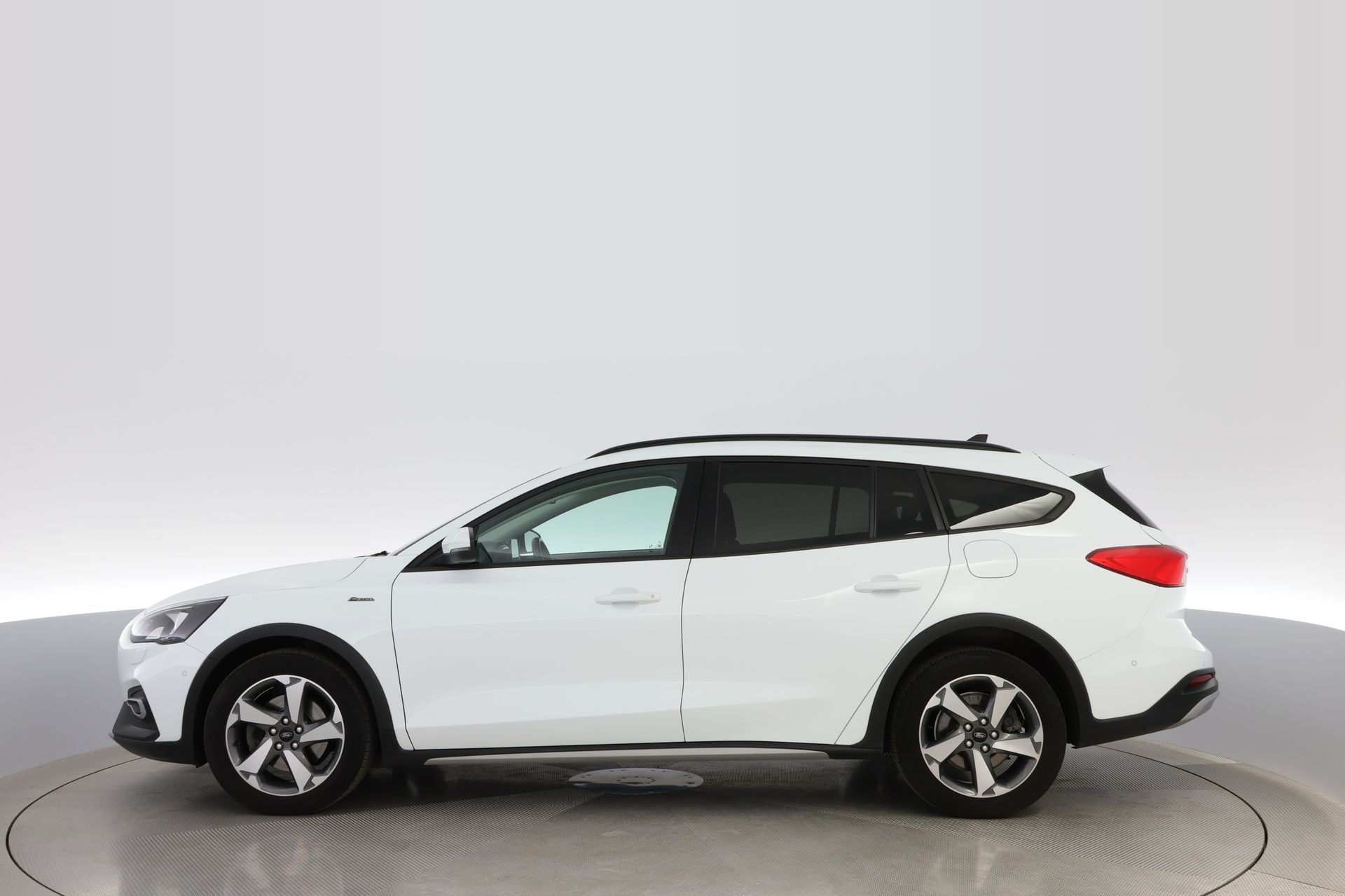 Ford Focus Active Kombi 1.0 EcoBoost 2020, photo 2/10