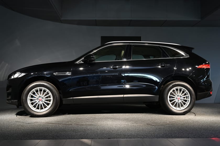 Bild 3 av Jaguar F-Pace 20d AWD D180 SE / DRAGKROK