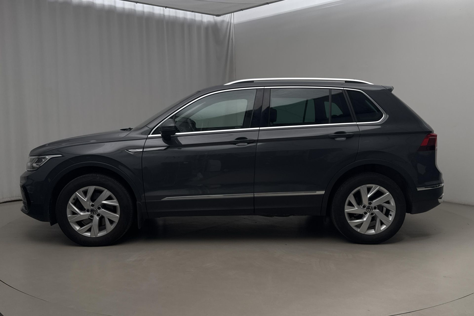 Volkswagen Tiguan 2022, bild 2/10