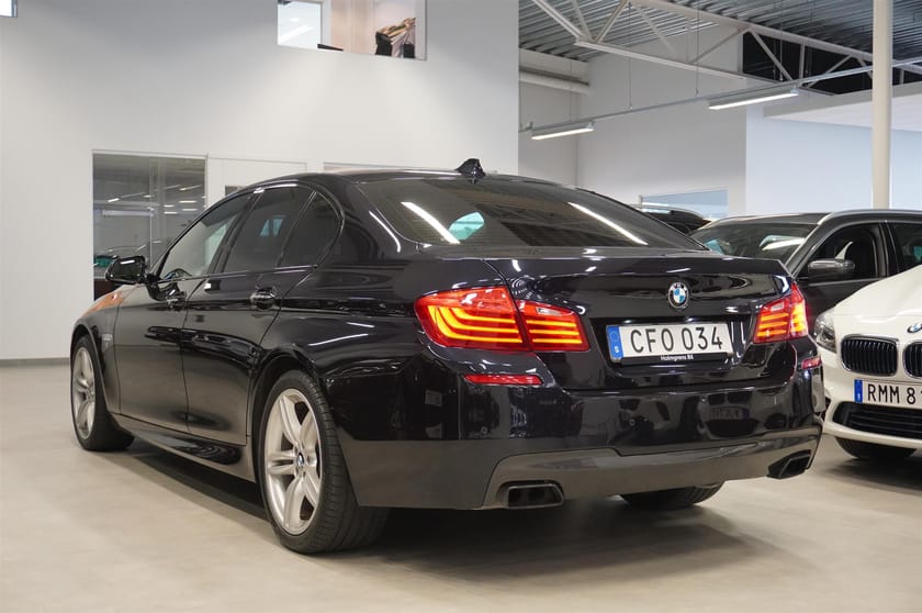 Bild 4 av BMW 550i xDrive Sedan Aut M-Sport Taklucka H K HUD Kamera Drag