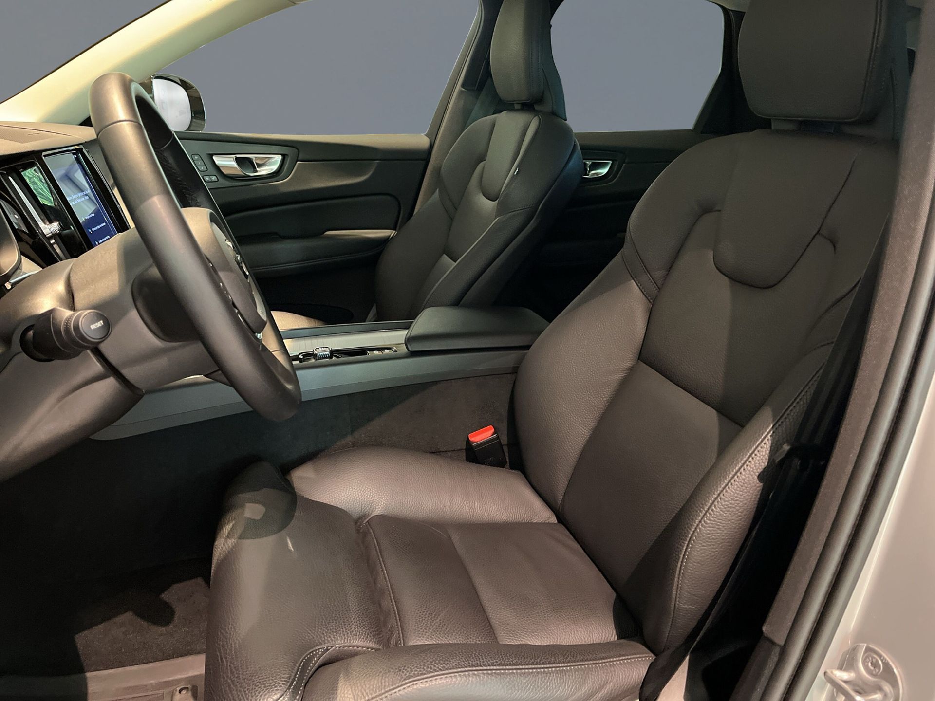 Volvo XC60 T6 Plus Dark Nordic Edition 2025, bild 6/10