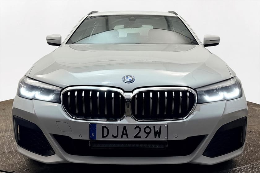 Bild 3 av BMW 530e xDrive Touring M Sport Drag Läder Navi Kamera Cockpit