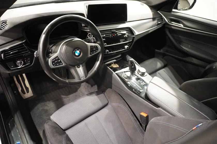 Bild 2 av BMW 520d xDrive Touring 3,95% M-Sport Värmare Drag HiFi