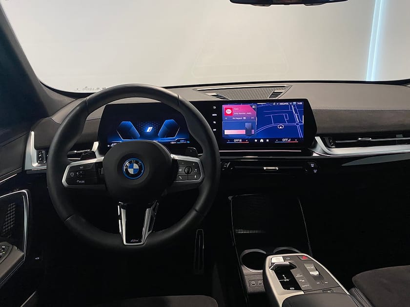 Bild 3 av BMW X1 xDrive25e Rattvärme Parkeringsassistans Drag