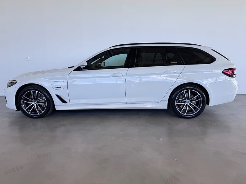 Bild 2 av BMW 530e xDrive Touring Steptronic M Sport | Dragkrok | Kamera