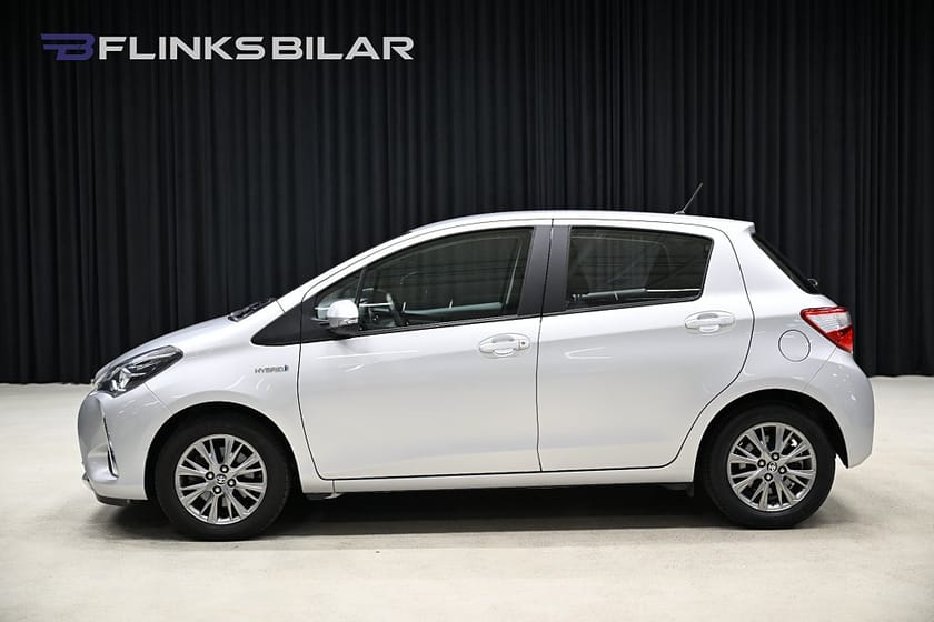 Bild 2 av Toyota Yaris Hybrid e-CVT 2 Brukare Backkamera Årsskatt 360kr