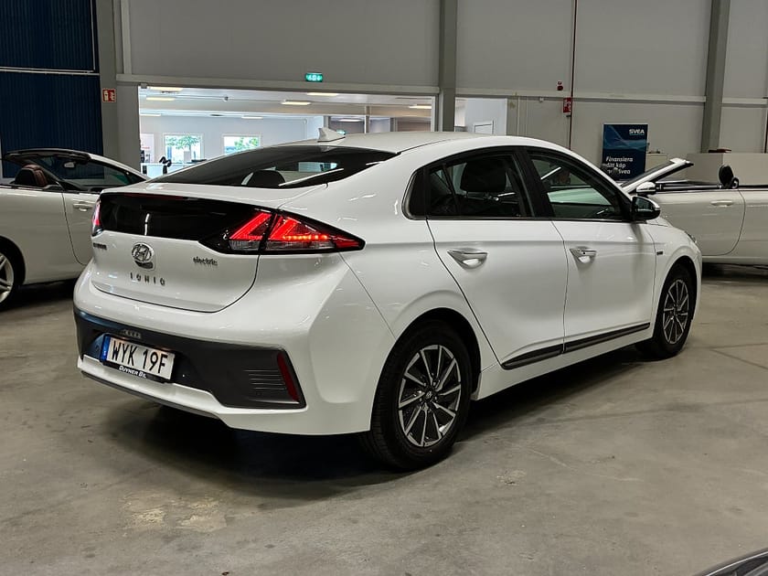 Bild 3 av Hyundai Ioniq Electric 38.3 kWh Premium Plus | Skinn | LED | ACC