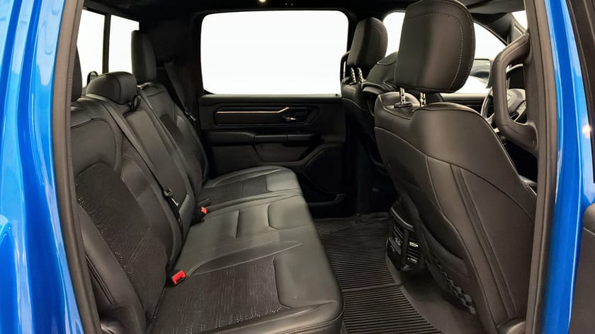 Bild 5 av RAM 1500 Crew Cab BIGHORN 5.7 V8 HEMI 4x4 395hk DRAG // PANO