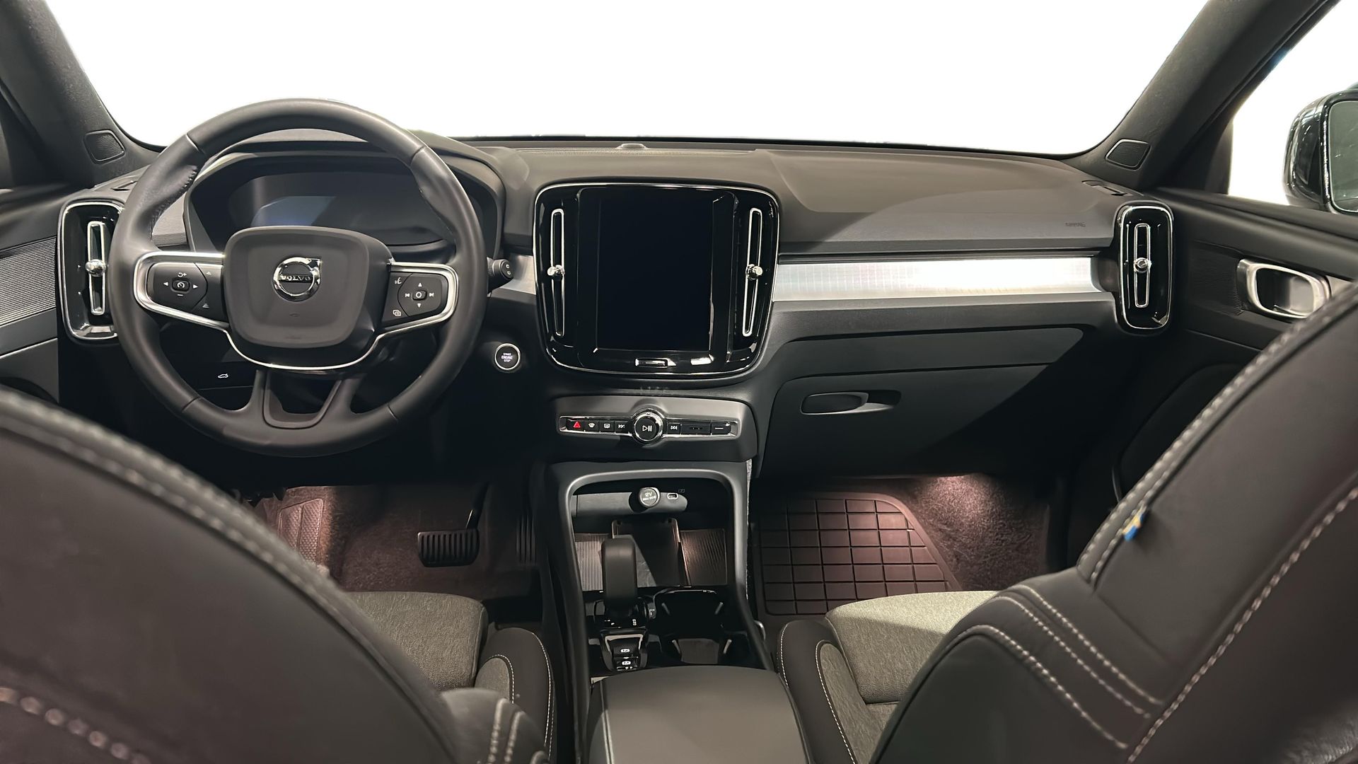 Volvo XC40 B3 FWD Bensin Plus Dark 2025, bild 6/10