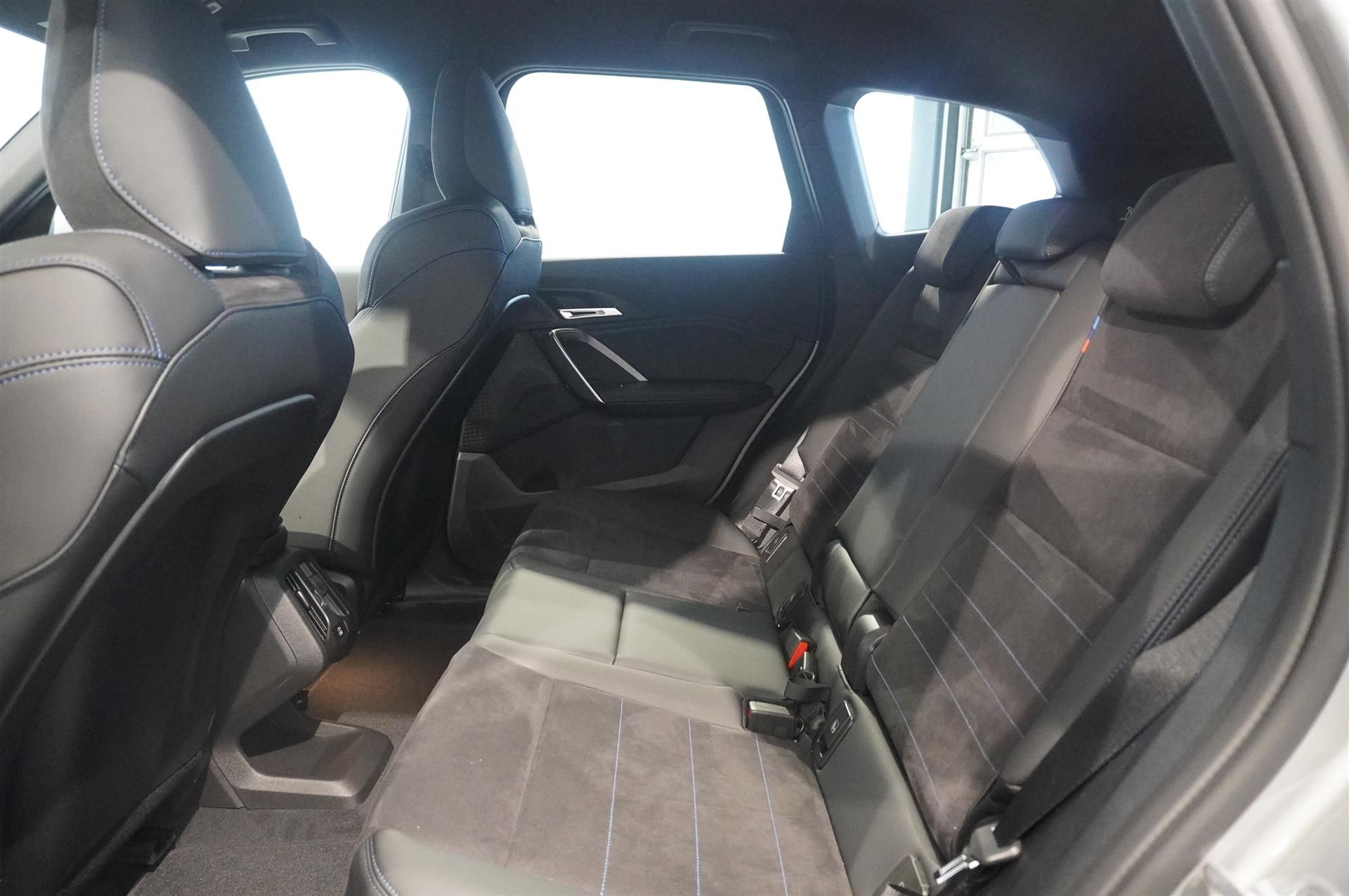 BMW iX1 eDrive20, 204ps, 2026