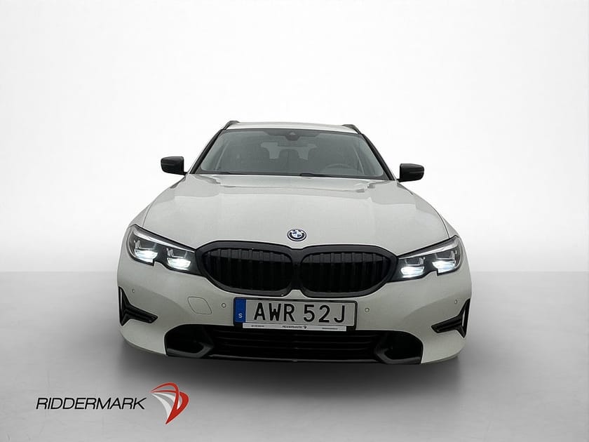 Bild 1 av BMW 330e Touring 292hk Sport Line Navi CarPlay P-Sensorer