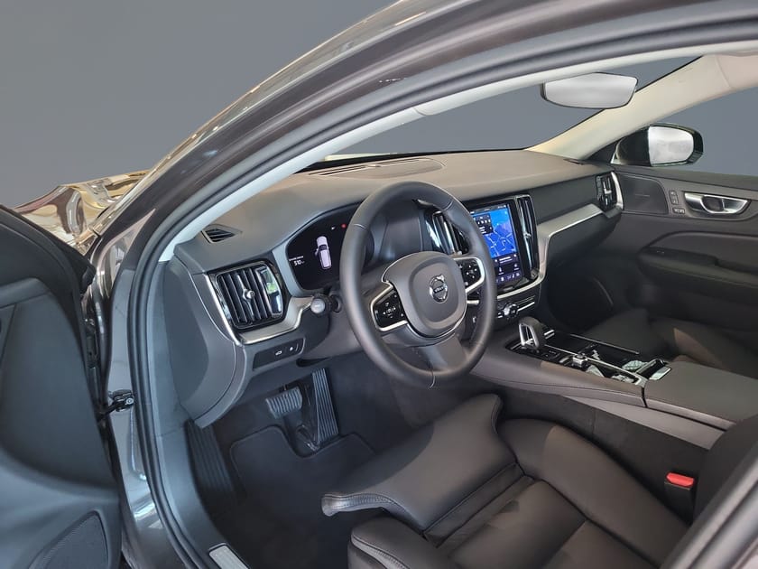 Bild 5 av Volvo V60 T6 AWD Plus Dark Nordic Edition//360-kamera//Drag//