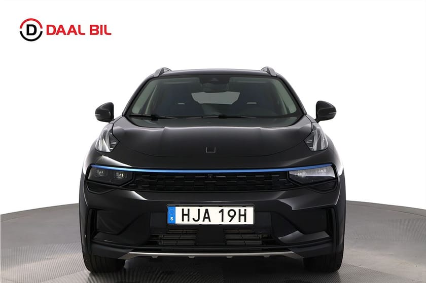 Bild 2 av Lynk & Co 01 PHEV DCT 261HK 17,6kWh INFINITY® PANORAMA 3D-VIEW NFC
