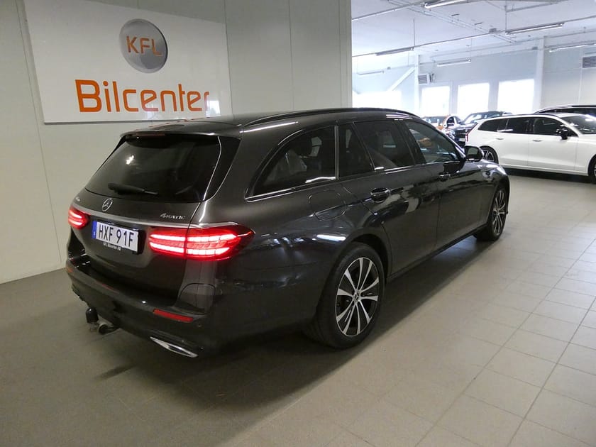 Bild 4 av Mercedes-Benz E 300 T de 4MATIC 4M Pano-Drag-Värmare-Kamera-Navi-Carplay-SoV