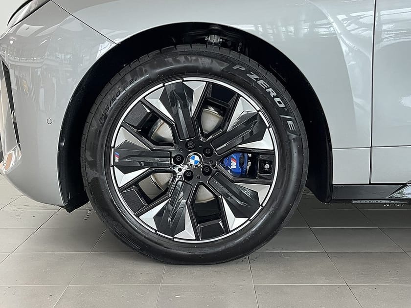 Bild 4 av BMW iX xDrive60 M Sport Drag Panorama Drive/Park Professional