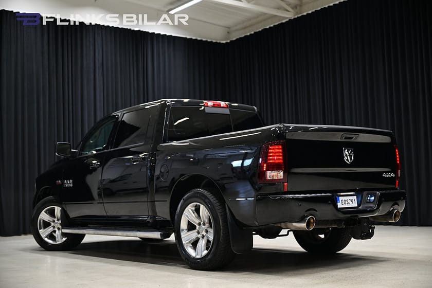 Bild 4 av RAM 1500 Crew Cab Dodge 5.7 V8 HEMI 4x4 395HK Drag|Taklucka|Leasbar|SeUtr!
