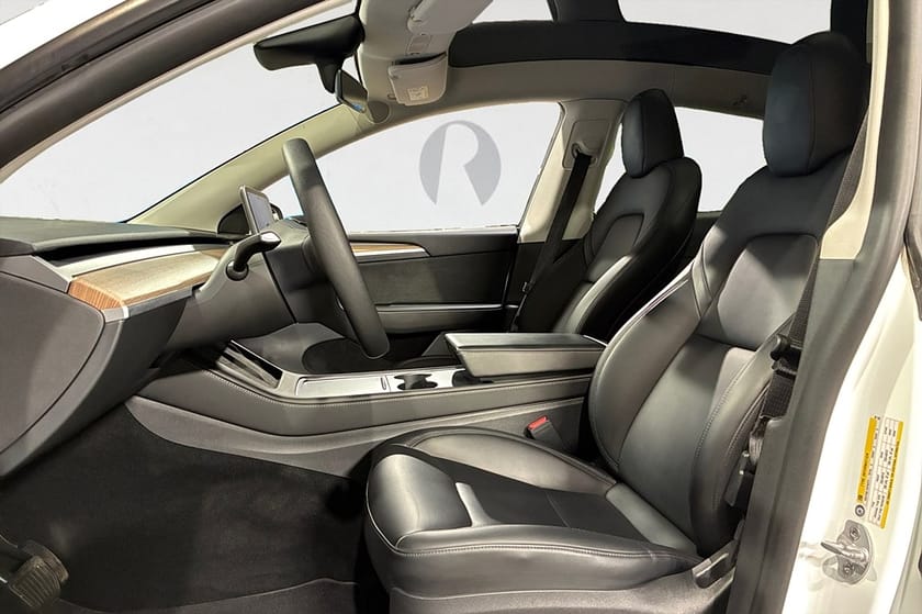 Bild 3 av Tesla Model Y Long Range AWD 514 HK AUTOPILOT DRAG PDC 8200 MIL 19"