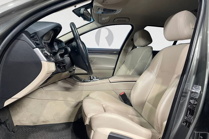 Bild 3 av BMW 520d Touring 184 HK AUT PDC M&K SKINN 0.46L/MIL 16400MIL