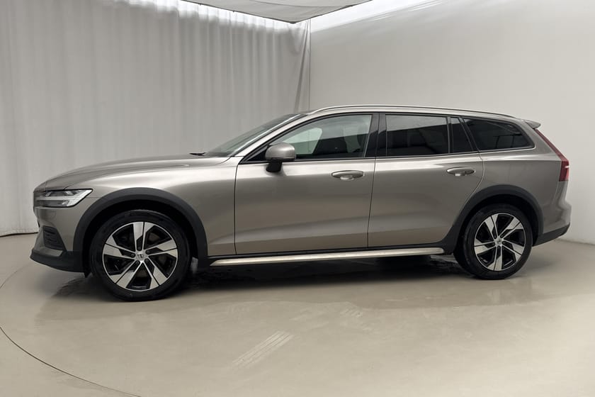 Bild 2 av Volvo V60 Cross Country D4 AWD (190hk) SE II Drag B-Kam