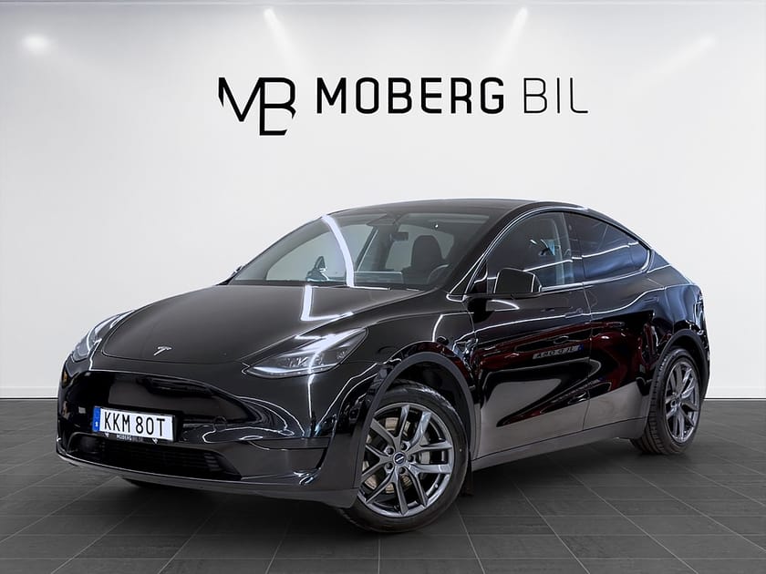 Bild 1 av Tesla Model Y Standard Range RWD 299hk Pano Drag B-Kamera