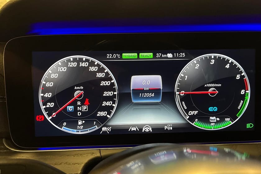 Bild 5 av Mercedes-Benz E 300 de T PLUG-IN AMG Drag Distronic Panelbelysning
