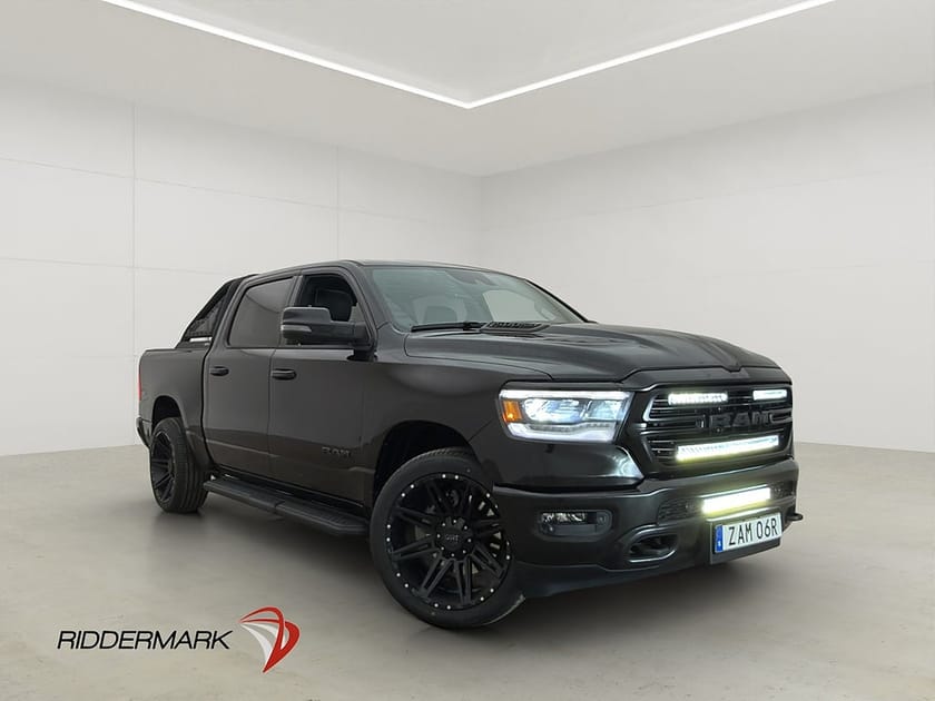 Bild 1 av RAM 1500 Crew Cab Dodge Laramie Night V8 Cockpit Drag H/K Pano Moms