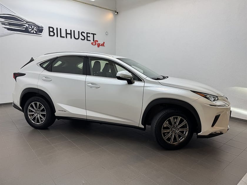 Bild 2 av Lexus NX 300h AWD 2.5 197hk Business Läder/Navi/Bkamera/Krok/Nyservad