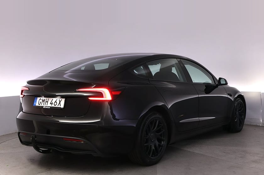 Bild 5 av Tesla Model 3 Standard Range Highland Autopilot Pano Drag