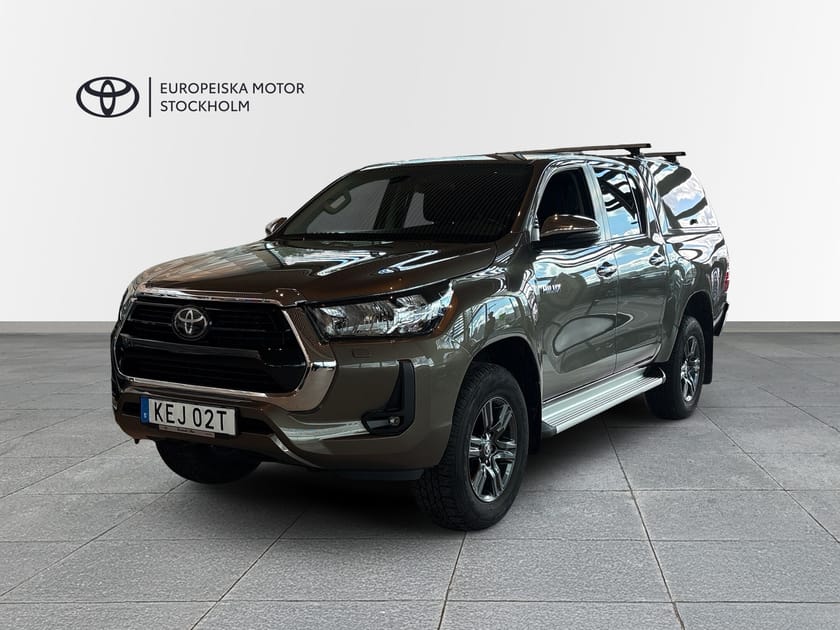 Bild 1 av Toyota Hilux Dubbelhytt 2,8 AWD D-CAB Hero Vinterhjul / Moms