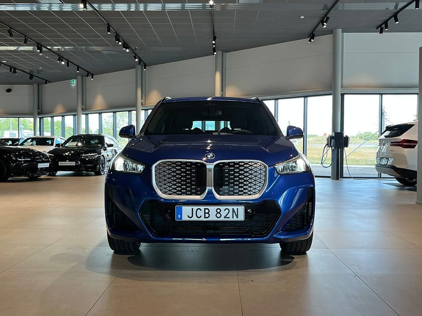 Bild 2 av BMW iX1 eDrive20 M Sport D/A Plus Harman/Kardon Dragkrok