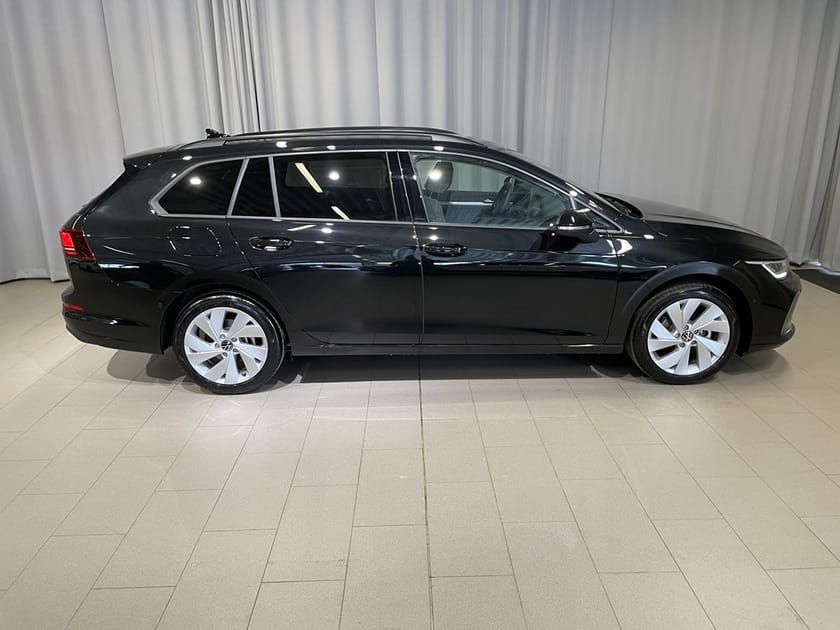 Bild 4 av Volkswagen Golf Sportscombi SC Edition 1,5 eTSI 150 HK DSG, Drag/Metallic